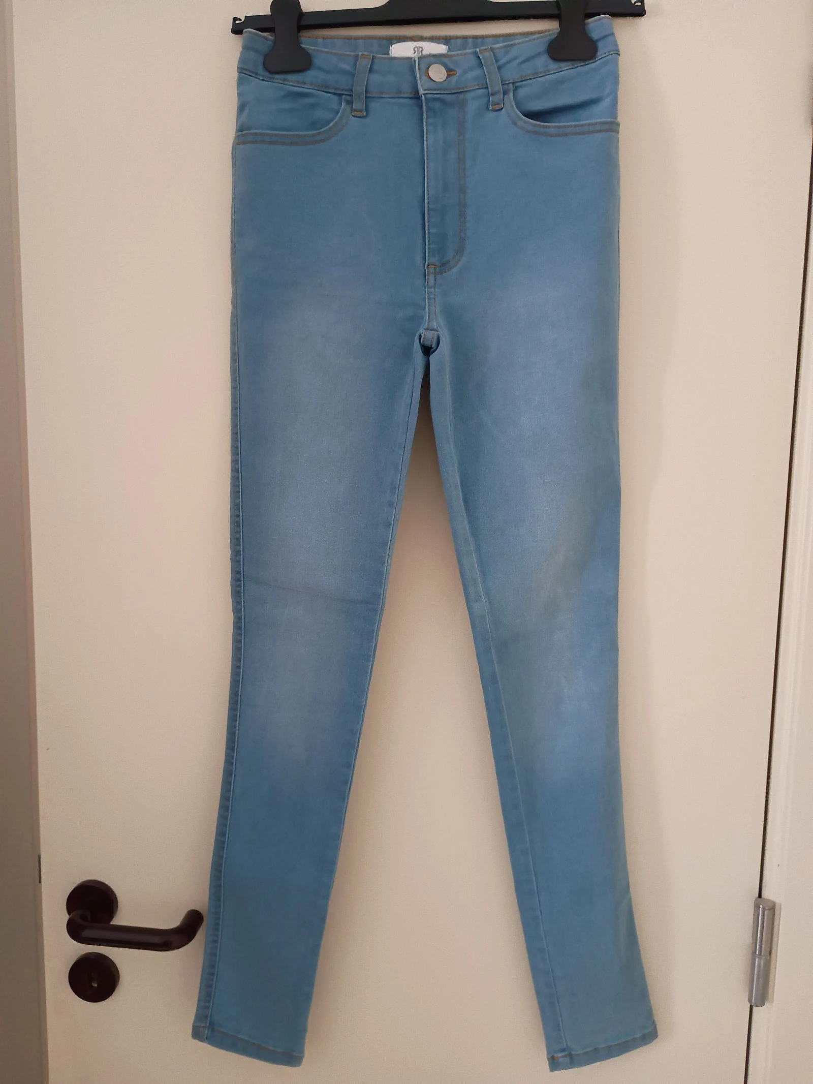 2 jeans skinny La Redoute T34 bleu clair / noir TBE – photo 2